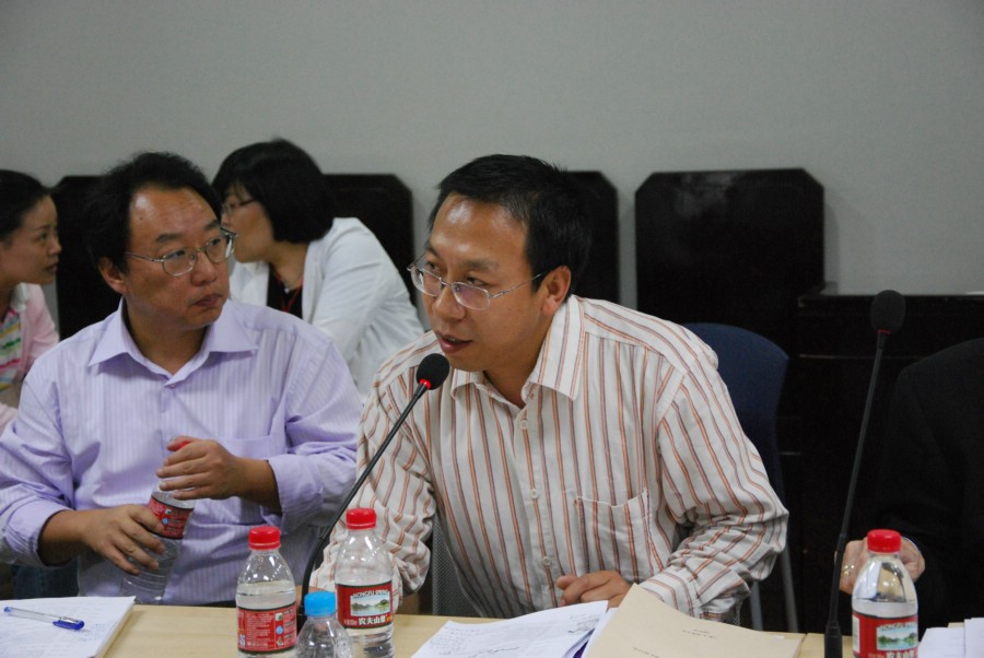 梁兴国副教授在研讨会上发言